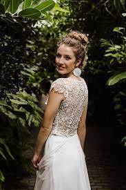 We did not find results for: Ava Ist Ein Hochzeitskleid Zweiteiler Mit Tullrock Und Spitzenoberteil Das Oberteil Aus Floraler Spitze Ist Vorn Leichte Brautkleider Brautmode Hochzeitskleid