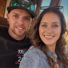 This Alligator sounds like a big kitty cat purring...and looks like a  grumpy kitty 😆 Maybe we should call them swamp kitties instead of swamp  puppies 🤣 Look how the throat bulges