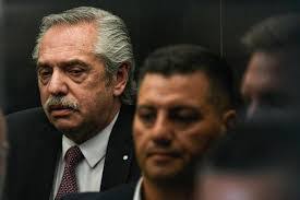 Karen Aaron's Instagram, Twitter & Facebook