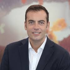 Elia Ferrer's Instagram, Twitter & Facebook