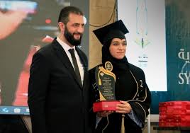 ببینید | جولانی به همسرش مدرک دانشگاهی داد