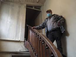 En pratique, un logement est insalubre (indigne dans le langage courant) s'il est dangereux d'y habiter. Temoignage Cela Doit Etre Condamne Et Classe Insalubre A Morlaix Son Mal Logement Brest Maville Com