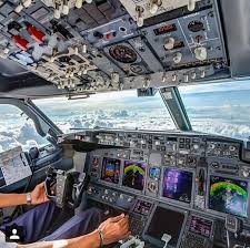 Pin By Mark Mcfield On Aviation Flight Simulator Cockpit Flight Deck Cockpit