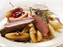Rehfilet Mit Schupfnudeln Und Apfel Mit Preiselbee Rezept Rehfilet Rezepte Lebensmittel Essen