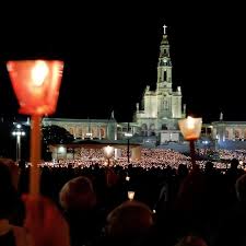Fátima é uma cidade com apenas 10.000 habitantes perto de ourém distrito de santarém. Esta Noite Na Homilia Da Missa Da Santuario De Fatima Facebook