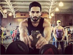Bmc Seals Bandra Gym That Allowed Shahid Kapoor A Workout Session Reprimands Him And Owner For Using It Despite Shutdown Due To Coronavirus Bandra west, mumbai western suburbs. bmc seals bandra gym that allowed