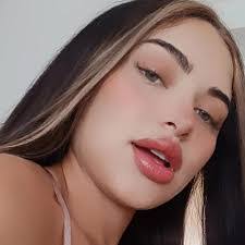 Carolina Vallejo's Instagram, Twitter & Facebook