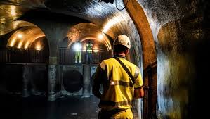 Gentile cliente, il 12 aprile 2021 si è realizzata la fusione societaria di ubi banca in intesa sanpaolo. Viaggio Nella Milano Sotterranea Tra Storie Di Citta E Tracce Di Rapine In Banca Che Hanno Fatto Epoca La Repubblica