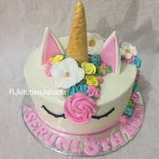 Hiasan kue tart mengunakan buttercream yang dibentuk menjadi gambar spongebob. Jual Unicorn Cake Kuda Pony Cake Kue Ulang Tahun Di Lapak Nurindriani13 Bukalapak