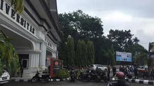 Sebelum melamar harap perhatikan tanggal penutupan lowongan kerja, karena apabila himbauan ! Beredar Selebaran Aksi Demo Hari Ini Satpam Dan Polisi Tingkatkan Penjagaan Di Universitas Jambi Tribun Jambi