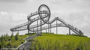 Pesky turtle messes with some lions and totally gets away with it, too. Parken Am Tiger And Turtle Duisburg