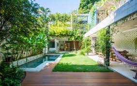 Translations of the phrase casas de ensueño from spanish to english and examples of the use of casas de ensueño in a sentence with their translation of casas de ensueño in english. Casas De Ensueno Una Joya Arquitectonica Que Esconde Una Exuberante Selva En Su Interior Idealista News