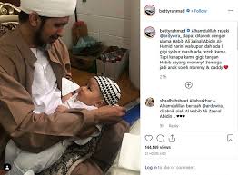 Khatib al habib ali abdul rahman al jufri habib umar bin hafidz (kanan) bersama habib ali zaenal abidin al hamid. Myartis Com Myartis My Artis Bila Anak Betty Rahmad Ditahnik Ulama Habib Ali Zainal Abidin