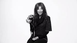 Lynn goldsmith (born february 11, 1948) is an american recording artist, a film director, a celebrity portrait photographer, and one of the first female rock and roll photographers. Pure Photography A Conversation With Lynn Goldsmith Youtube