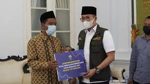Ya, ilmu eksak memang ilmu konkrit yang selalu kelihatan keren dengan keempat alasan di atas. Bupati Bangkalan Serahkan Bantuan Sosial Untuk Lembaga Non Pemerintah