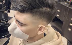 Il risultato è l’effetto sunkissed sulla chioma mantenendo la naturale lucentezza dei capelli. Taglio Capelli Uomo Varese Caon Parrucchieri