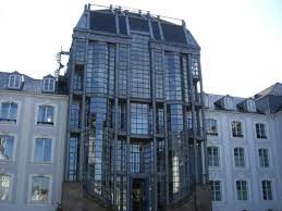 Gymnasium am schloss atrodas pie spichererbergstraße 15, 66119 saarbrücken, vācija, netālu no šīs vietas ir: Deutsch Heute Pilgrimage