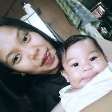 Little hands, big love. 😇😇