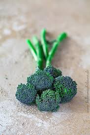 Es ist auch eine gesunde quelle für ballaststoffe, eiweiß, folsäure, kalzium und eisen. Stangenbrokkoli Aus Dem Ofen Lecker Macht Laune