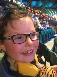 Kelly Lamond's Instagram, Twitter & Facebook