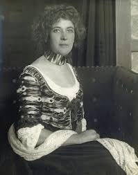 The discovery of an unexpectedly close dialogue between klimt and jakuch ū and the striking similarity of the formal language of the two works supports the paper's thesis Sonja Knips A Patron And Her Collection Fashion 1900 Aesthetic Dress Lady