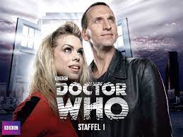 Ein sehr altes und extrem intelligentes alien bereist das universum in seiner eigenwilligen zeitmaschine namens tardis („time and relative dimension in space) die aussieht wie eine blaue telefonzelle. Amazon De Doctor Who Staffel 1 Ov Ansehen Prime Video