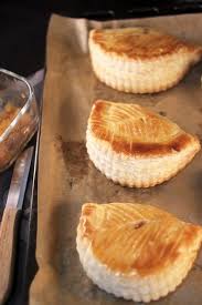 Recette De Chaussons Aux Pommes Caramel Beurre Sale Recette Recette Chausson Aux Pommes Patisseries Sucrees Pomme Caramel