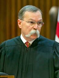 Chief justice opposes bill to diffuse budget authority