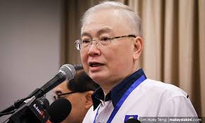 His interest in politics has its roots in his youth though. Malaysiakini Wee Picks On Guan Eng S Provisional Membership In Accountants Body