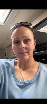 Amanda Downer's Instagram, Twitter & Facebook