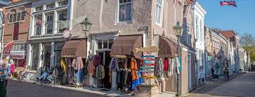 Rund um den innenstadtkern sind die straßen auf google maps teilweise dunkelrot eingezeichnet. Shoppen In Holland Zeelandische Einkaufsstadte Auf Einen Blick Zeeland Com