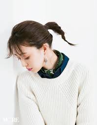 見慣れたニットが まるで別人 首もとコーデ次第でクルー vネック6変化 vネックニット コーデ ファッション スカーフの着こなし