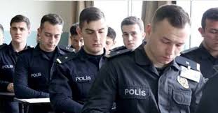 Bana kalırsa subay traşı erkeklere en çok yakışan saç kesimidir. Subay Ve Polisler Saclarini Uzatabilir Mi Sakal Ve Biyik Serbest Mi