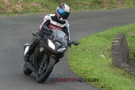 Bukan hanya karena skill dan prestasi gemilang di turnamen superbike, pebalap yang akrab disapa tom itu rupanya cukup berpengalaman dengan ninja karena pernah ia bahkan disebut kawasaki sebagai orang pertama di dunia yang memiliki dua versi ninja h2r apalagi ia dan kawasaki ninja. Komparasi Turing Motor Sport 250 Cc Dijajal Jakarta Purwakarta Mana Yang Paling Asik Buat Jalan Jauh Gridoto Com