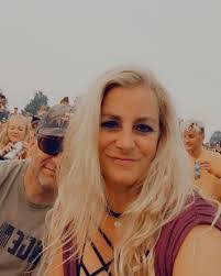 Tanya Ledbetter's Instagram, Twitter & Facebook