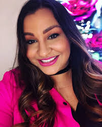 Aditi Sheth's Instagram, Twitter & Facebook