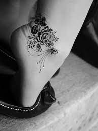 En gözde dövme modellerinden biri olan yıldız dövmeleri vücudun ayak ve el bilekleri gibi zarif kısımlarına uygulanabilir. Kadin Ayak Bilegi Dovmeleri Woman Ankle Tattoos Panosundaki Pin