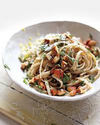 Linguine With Toasted Almonds Parsley And Lemon Recette Bon Appetit Repas Nourriture