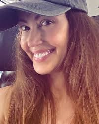 Shannon Lohnes's Instagram, Twitter & Facebook