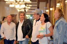 1:02:49 cenaclul flacăra a fost un fenomen cultural din anii 1970 și prima parte a anilor 1980 condus de poetul adrian păunescu. Amintiri Despre Cenaclul FlacÄƒra Cu Veteranii GeneraÈ›iei In Blugi Stiri Din Mures Stiri Targu Mures Liderul Presei Muresene