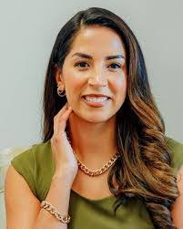 Sarah Meche's Instagram, Twitter & Facebook