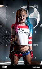 Harley quinn costume Banque de photographies et dimages à haute résolution  - Alamy