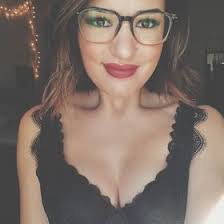 Samantha Christen's Instagram, Twitter & Facebook