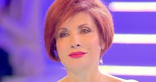 Ha la fortuna di lavorare sin da subito nel giornalismo televisivo, diventando il volto dal 1988 al 1994 del tg2 stanotte, per poi passare all'edizione delle 19:45. Vi Presentiamo Alda D Eusanio