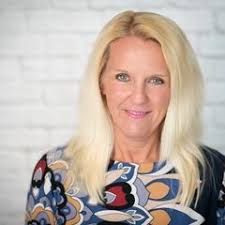 Jeanne Randall's Instagram, Twitter & Facebook