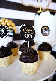 Black And Gold Graduation Decorations Create This Beautiful Bold Black And Gold Graduation Set Up For Under 100 Sunshine Parties Graduation Party Cupcakes Graduation Party Desserts Gold Graduation Party