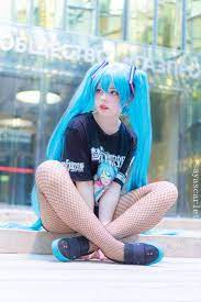 初音ミクのコスプレ白人がエチエチすぎるwwwwww （※画像あり） - ３次エロ画像 - エロ画像