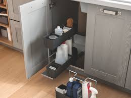 Porte Battante Du Bas Sous Evier Avec L Equipement Cleaning Agent De La Cuisine Nebraska Clo Clever Kitchen Storage Storage Solutions Kitchen Storage Solutions