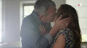 Quelques heures plus tard, elle est en garde à vue, accusée du meurtre d'un ami d'enfance. Un Si Grand Soleil En Avance Victor Et Adele S Embrassent Resume Video Episode N 315 Du 8 Novembre Stars Actu