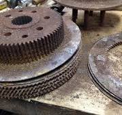 Caterpillar D2: Dismantling Rusty & Stuck Steering Clutches For Parts